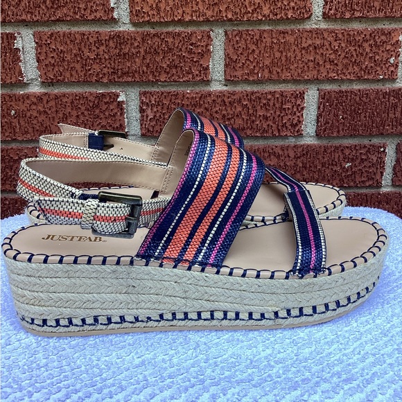 Just Fab Sight Seeing Chucky sandals - Picture 1 of 8